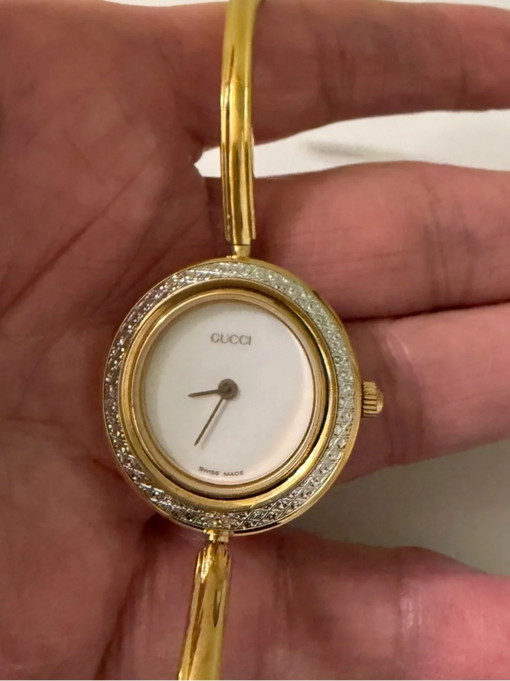 Gucci Diamond Cut Interchangeable Bezel Bangle Watch Set With Box & Papers